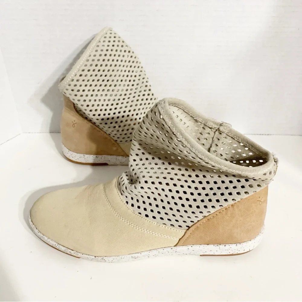 EMU Australia Numeralla Perforated Suede/Nubuck Upper Boots Pull On Lightweight